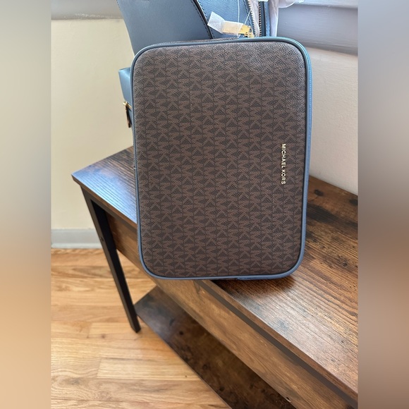 NWT! Michael Kors Sally Medium Saffiano Leather 2-In-1 Backpack with print case - Picture 11 of 12